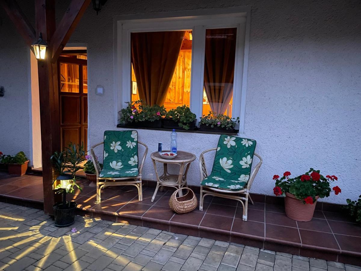 Turany Cosy Apartment In Family Compound מראה חיצוני תמונה