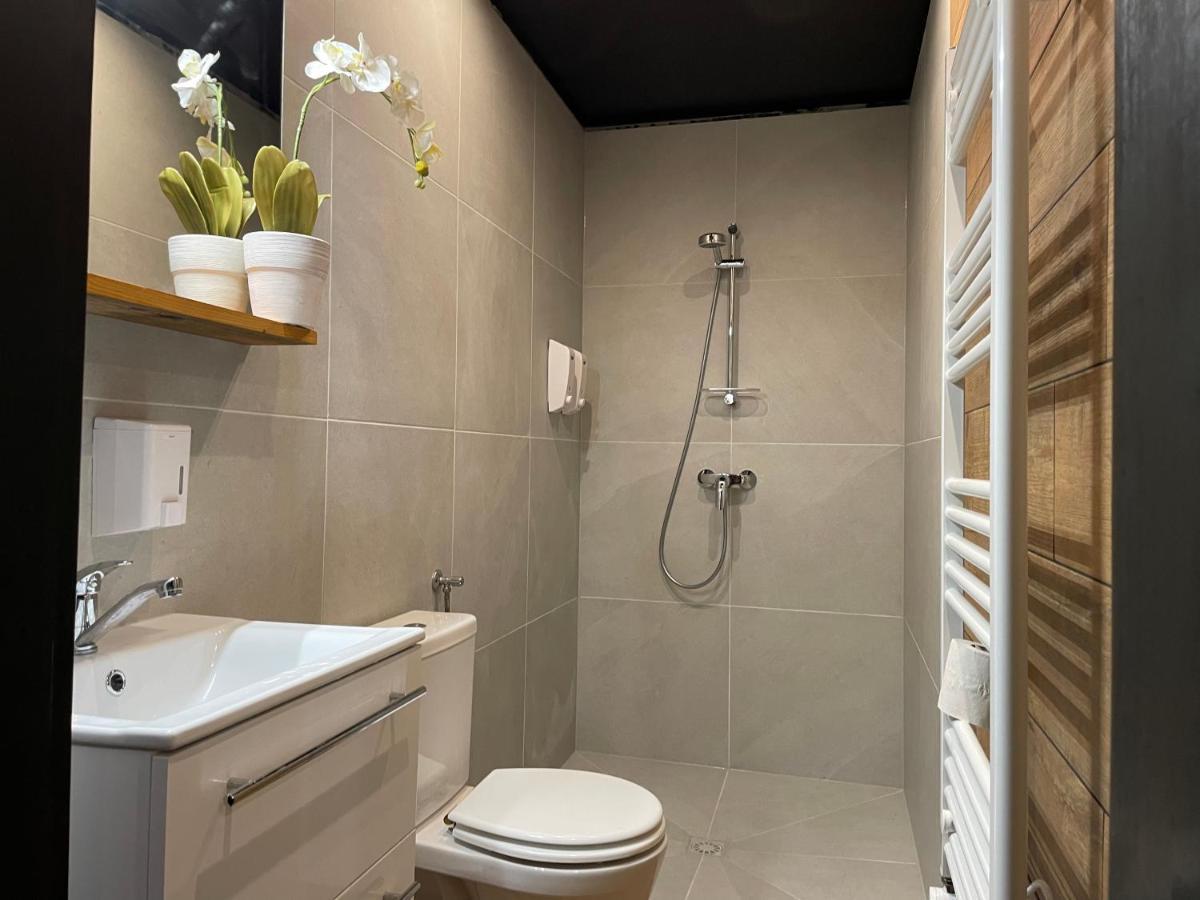 Turany Cosy Apartment In Family Compound מראה חיצוני תמונה